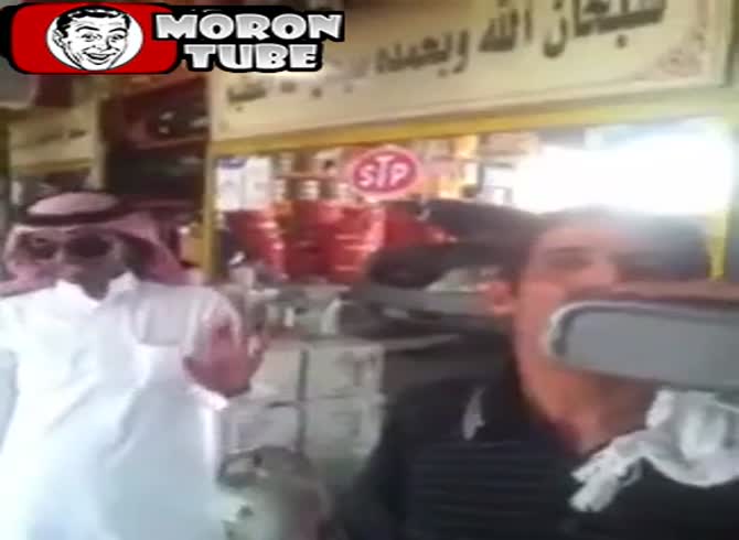 Video :He drinks motor oil because he's so thirsty